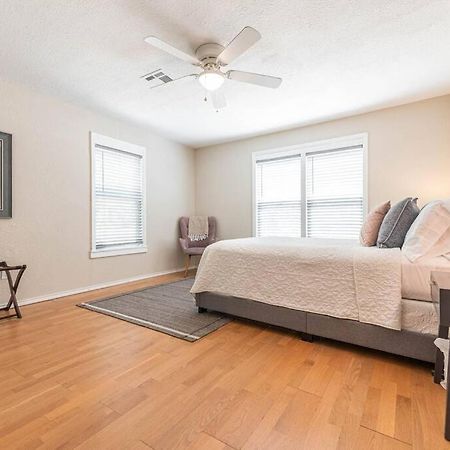 Escape To A Restored 1920S East Waco Bungalow Exteriör bild