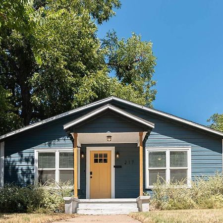 Escape To A Restored 1920S East Waco Bungalow Exteriör bild