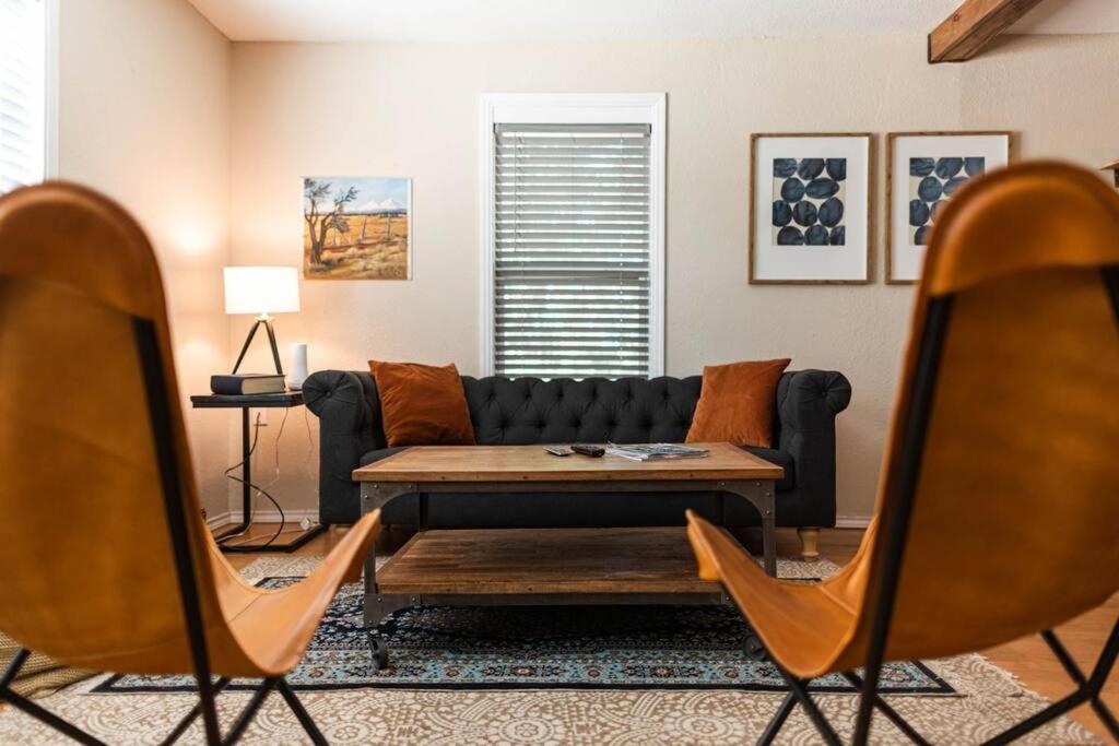 Escape To A Restored 1920S East Waco Bungalow Exteriör bild